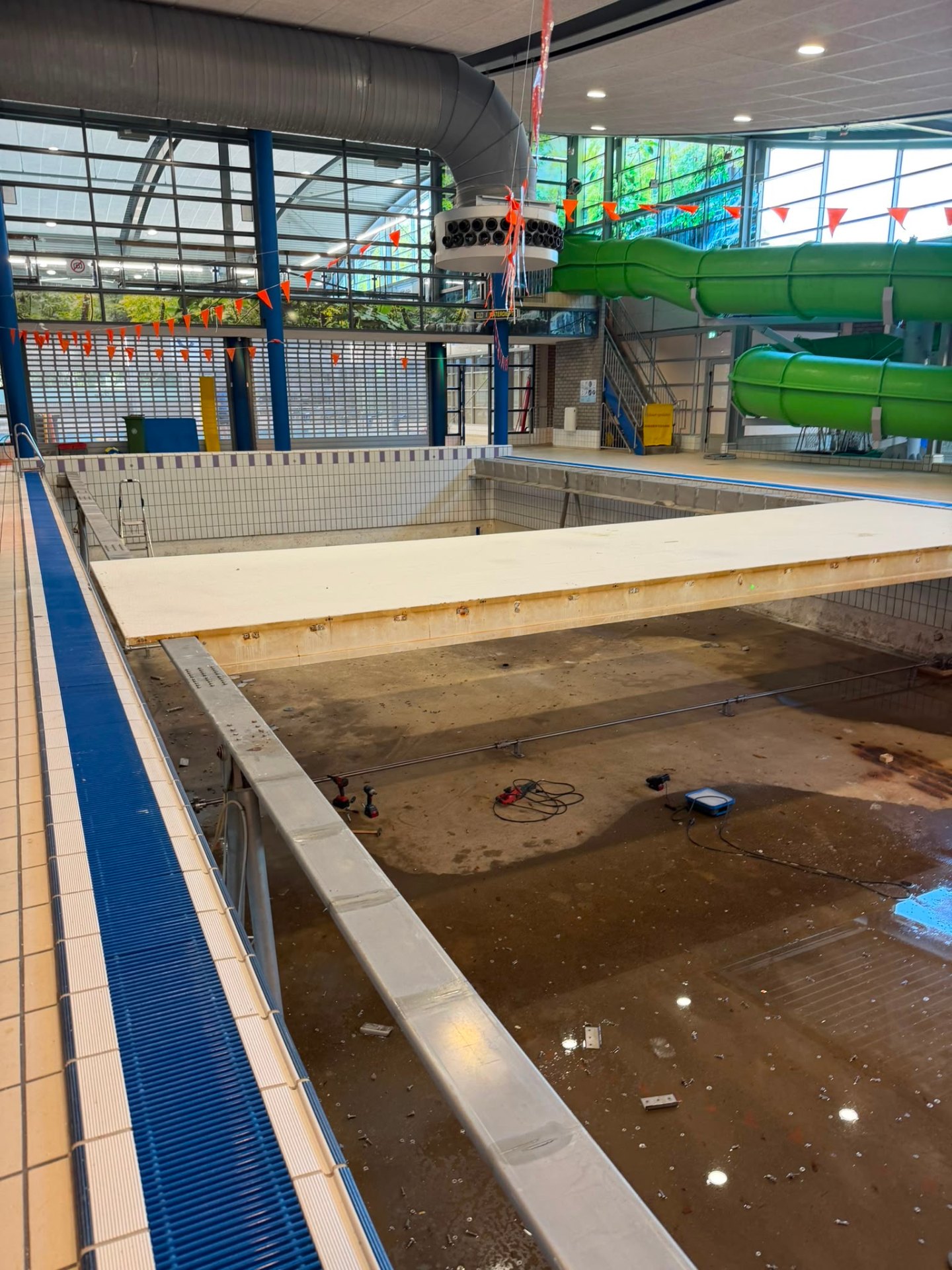 Zwembad stripwerk · Nederland voor